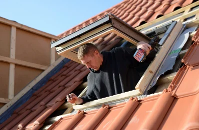 Pose de fenêtres de toit Velux à Saint-Julien-de-Vouvantes